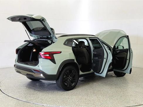 Used 2025 Chevrolet Trax ACTIV w/ Sunroof Package FWD image 12