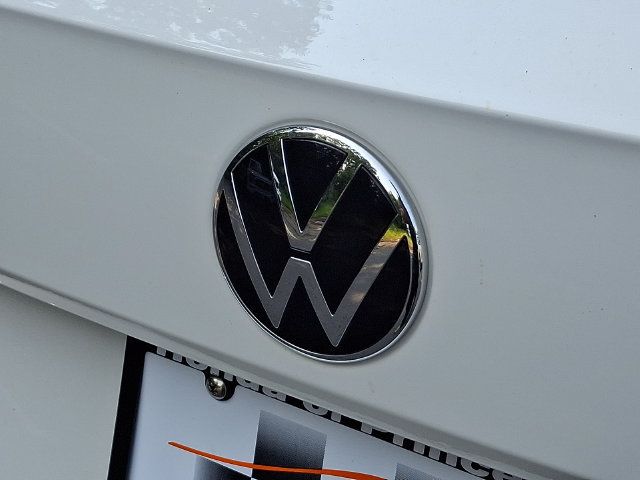 Used 2023 Volkswagen Taos SE w/ Panoramic Sunroof Package AWD/4WD image 31