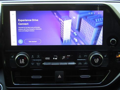 Certified 2024 Toyota Highlander XLE AWD/4WD image 31