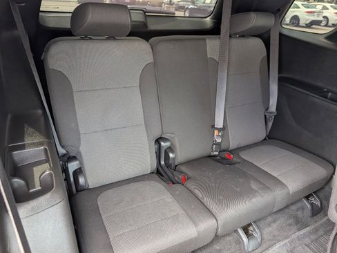 Used 2023 Chevrolet Traverse LT FWD image 6