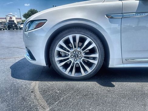 Used 2017 Lincoln Continental Select AWD/4WD image 10