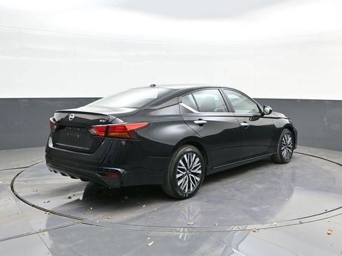 Used 2024 Nissan Altima 2.5 SV image 11