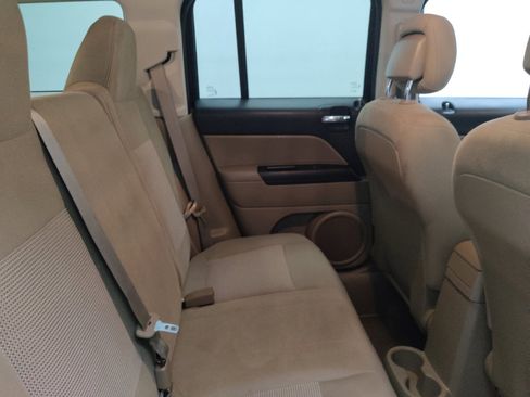 Used 2015 Jeep Patriot Latitude AWD/4WD image 19