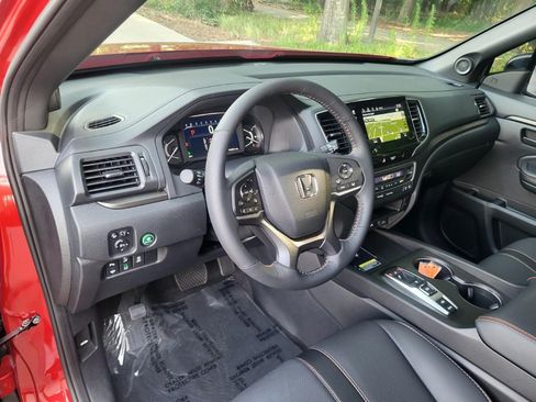 Certified 2025 Honda Passport TrailSport image 11