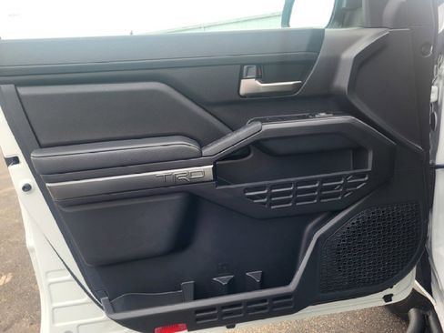 Used 2025 Toyota Tacoma TRD Off-Road image 28