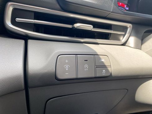 Certified 2022 Hyundai Elantra SE image 23