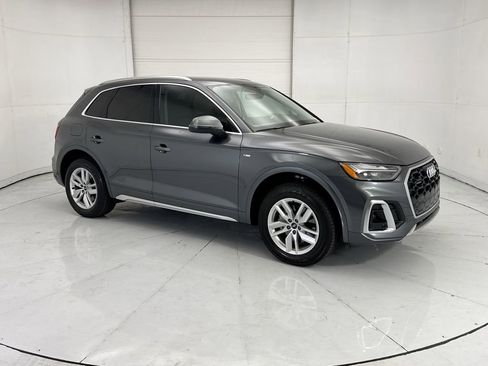 Certified 2023 Audi Q5 2.0T Premium w/ Convenience Package AWD/4WD image 3
