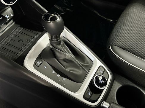 Used 2024 Hyundai Venue Limited image 15