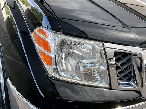 Used 2010 Nissan Frontier SE RWD image 25