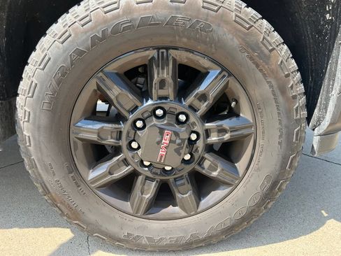 Used 2024 GMC Sierra 2500 AT4 w/ AT4 Premium Plus Package AWD/4WD image 7