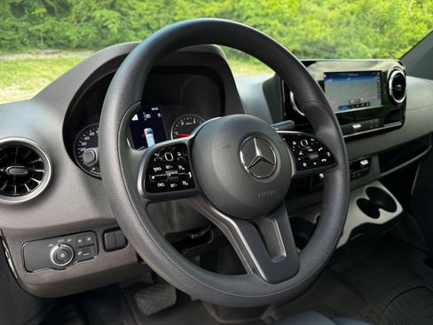 Used 2022 Mercedes-Benz Sprinter 3500 image 10
