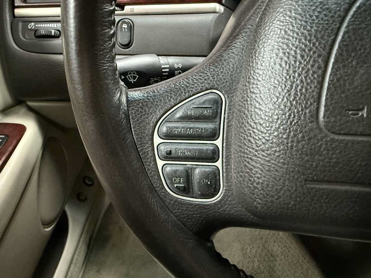 Used 2003 Lincoln Town Car Executive RWD image 15