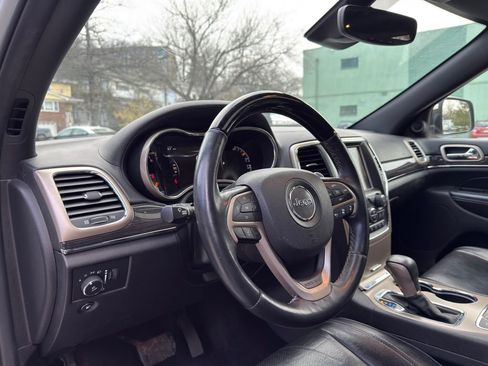 Used 2017 Jeep Grand Cherokee Overland w/ Jeep Active Safety Group AWD/4WD image 14
