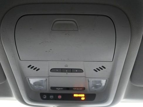 Used 2019 Chevrolet Equinox Premier image 18