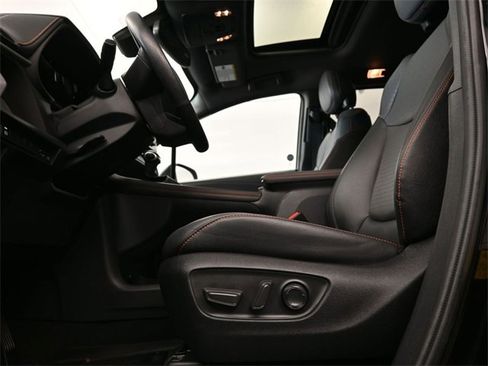 Used 2022 Toyota Sienna XSE image 16