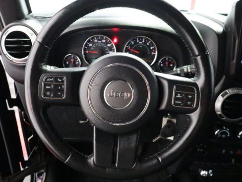 Used 2017 Jeep Wrangler Unlimited Sahara w/ Connectivity Group AWD/4WD image 34