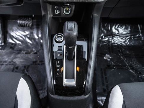 Used 2022 Nissan Versa SV image 18