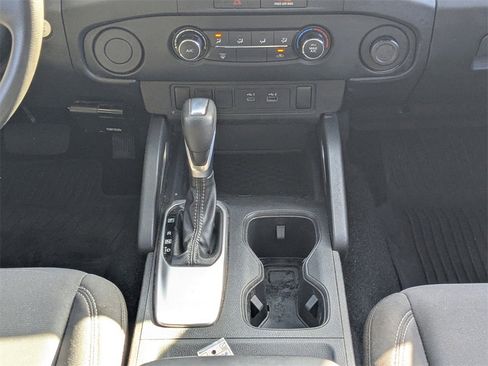 Used 2022 Nissan Frontier SV image 15