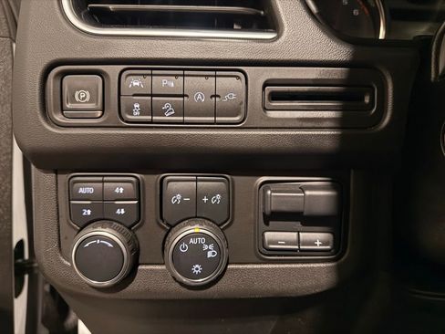 Used 2021 Chevrolet Tahoe Z71 w/ Z71 Signature Package image 16