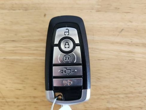Used 2019 Ford F150 Lariat w/ Equipment Group 502A Luxury AWD/4WD image 9