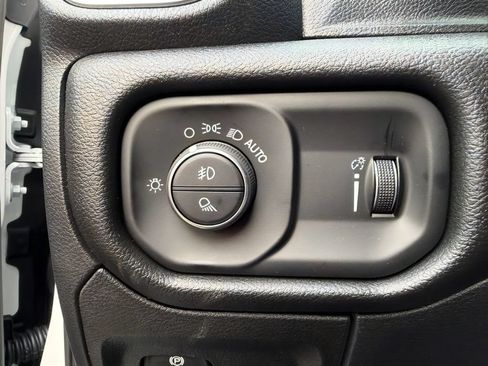 New 2026 RAM 1500 Express AWD/4WD image 18