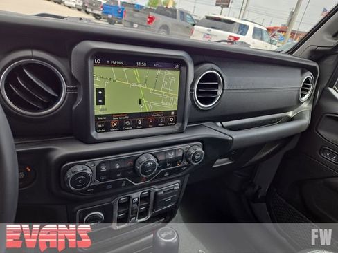 Used 2023 Jeep Wrangler Unlimited Sahara w/ Cold Weather Group AWD/4WD image 7