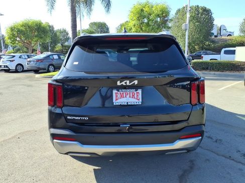 Used 2024 Kia Sorento S FWD image 4