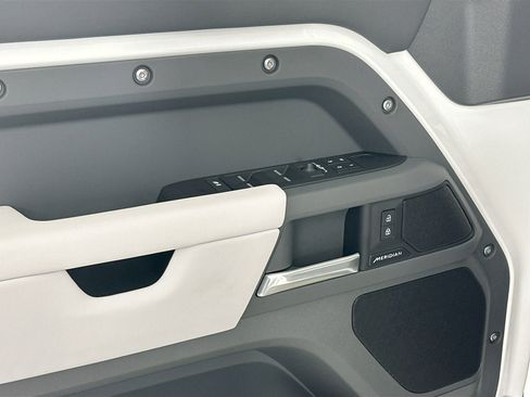 Used 2026 Land Rover Defender 110 S image 15