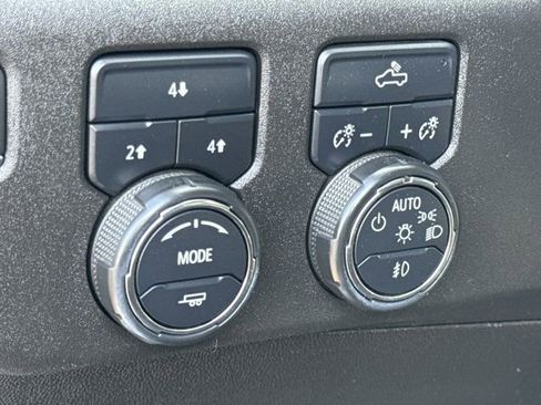 Used 2024 Chevrolet Silverado 2500 LT AWD/4WD image 16