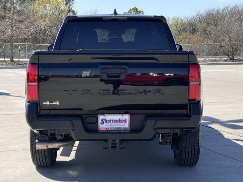 Used 2025 Toyota Tacoma SR image 5