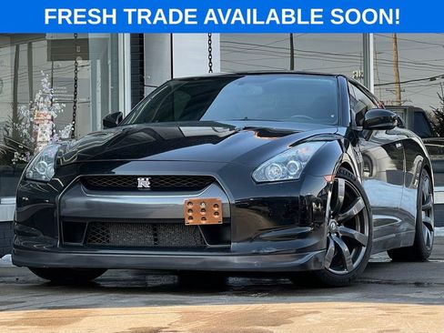 Used 2011 Nissan GT-R Premium image 1