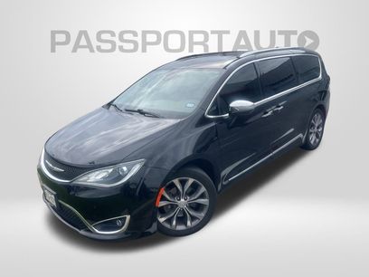 Used 2019 Chrysler Pacifica Limited w/ Tire & Wheel Group