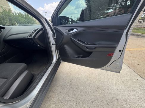 Used 2017 Ford Focus SE w/ Cold Weather Package FWD image 17
