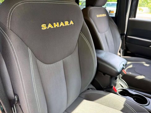 Used 2015 Jeep Wrangler Unlimited Sahara w/ Connectivity Group AWD/4WD image 10