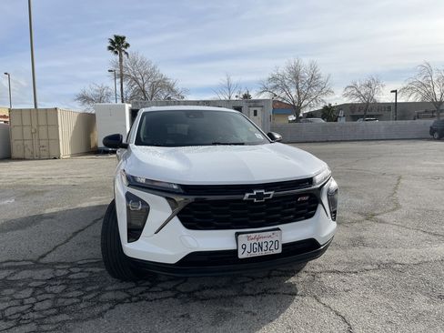 Used 2024 Chevrolet Trax RS w/ Sunroof Package image 8