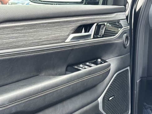 Used 2024 Jeep Wagoneer Series III image 17