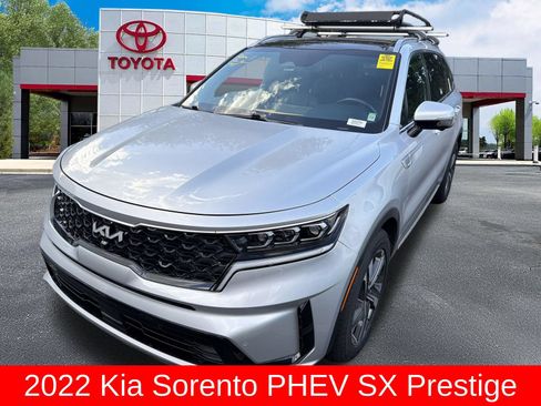Used 2022 Kia Sorento SX Prestige w/ Panoramic Sunroof Package AWD/4WD image 2