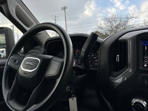 Used 2020 GMC Sierra 1500 4x4 Crew Cab w/ Sierra Value Package image 18