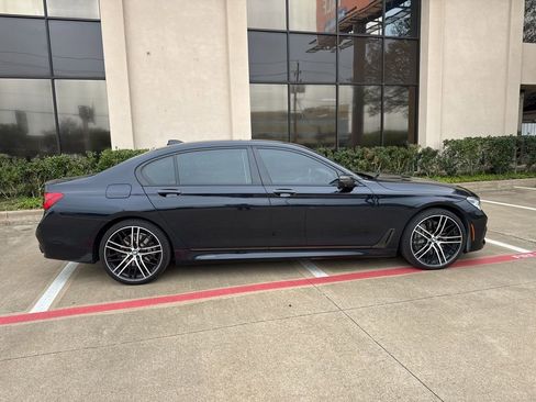 Used 2019 BMW 750i w/ Luxury Rear Seating Package image 13
