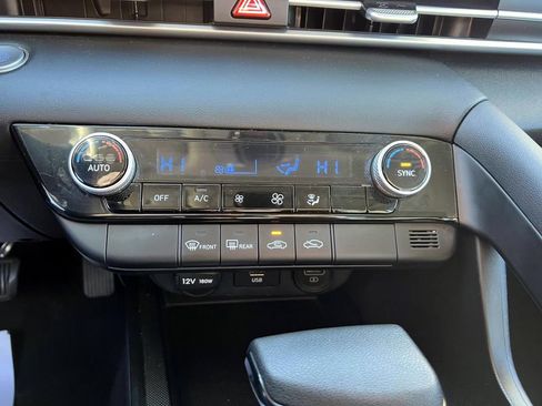 Used 2022 Hyundai Elantra SEL image 21