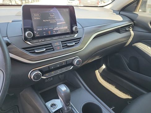 Used 2025 Nissan Altima 2.5 SV FWD image 20