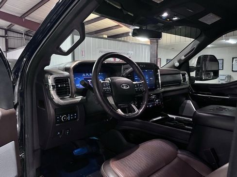Used 2025 Ford F250 King Ranch w/ FX4 Off-Road Package image 9