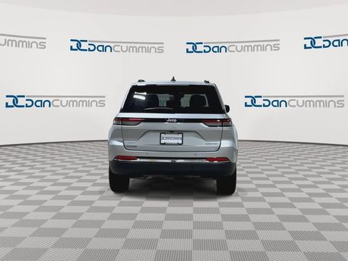 Used 2024 Jeep Grand Cherokee Limited AWD/4WD image 7