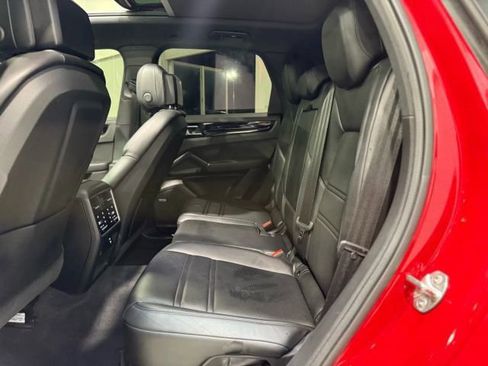 Used 2021 Porsche Cayenne S image 33