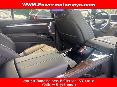 Used 2025 Cadillac Escalade Sport Platinum AWD/4WD image 28
