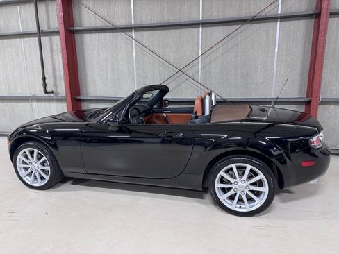 Used 2006 MAZDA MX-5 Miata Grand Touring RWD image 7