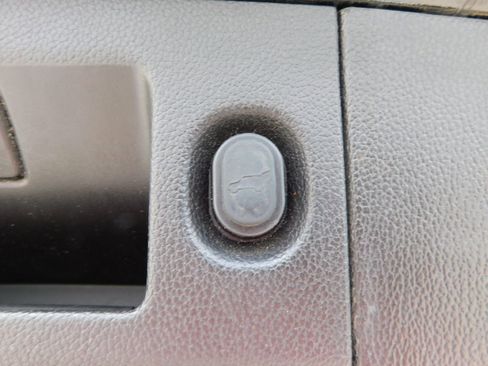 Used 2018 Chevrolet Suburban Premier image 25