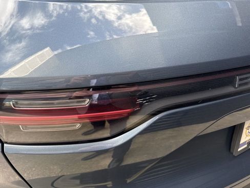 Certified 2019 Porsche Cayenne image 6