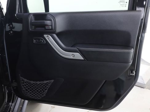 Used 2016 Jeep Wrangler Rubicon image 11