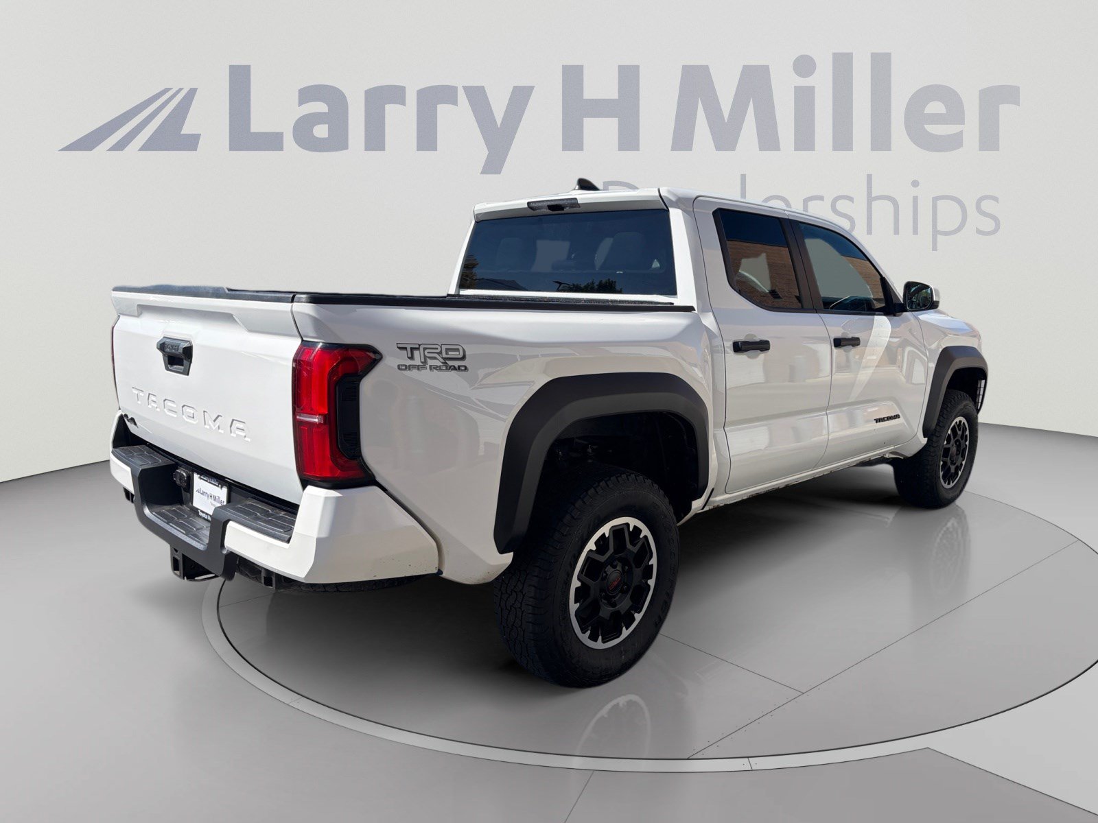 Used 2024 Toyota Tacoma TRD Off-Road AWD/4WD image 5
